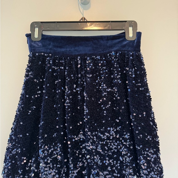Zara navy sequin flowy mini skirt - Picture 2 of 3